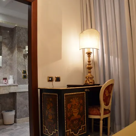 Des Epoques Hotel 3*