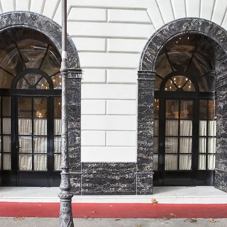 Hotel Des Epoques 3*