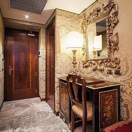 Des Epoques Hotel Rzym