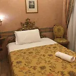 Szálloda Des Epoques 3*