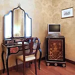 Des Epoques Szálloda 3*