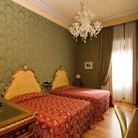 ホテル Des Epoques 3*