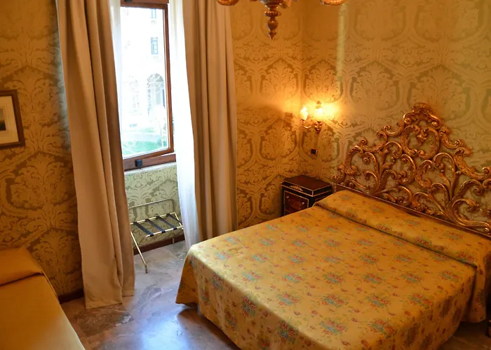 Des Epoques Hotel 3*