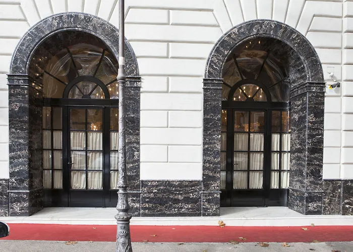 Hotel Des Epoques 3*