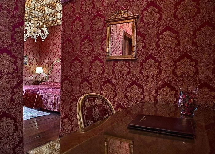 Des Epoques Hotel 3*