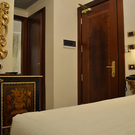 Des Epoques Hotel 3*