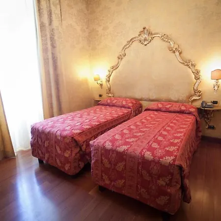 Hotel Des Epoques 3*
