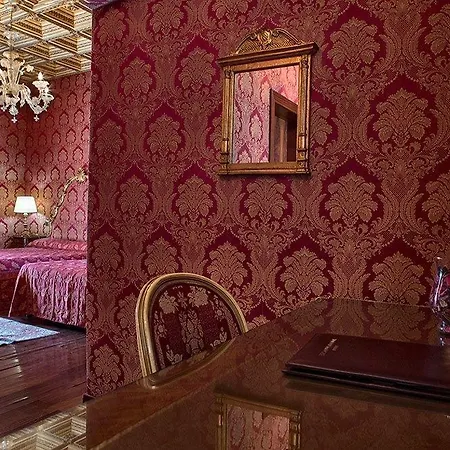 Des Epoques Hotel 3*