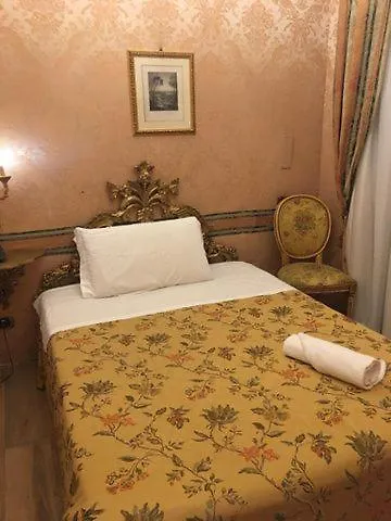 Szálloda Des Epoques 3*