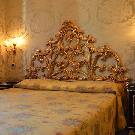 Des Epoques Hotel