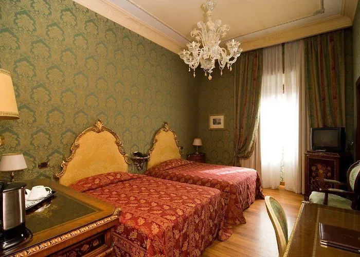 Hotel Des Epoques 3*